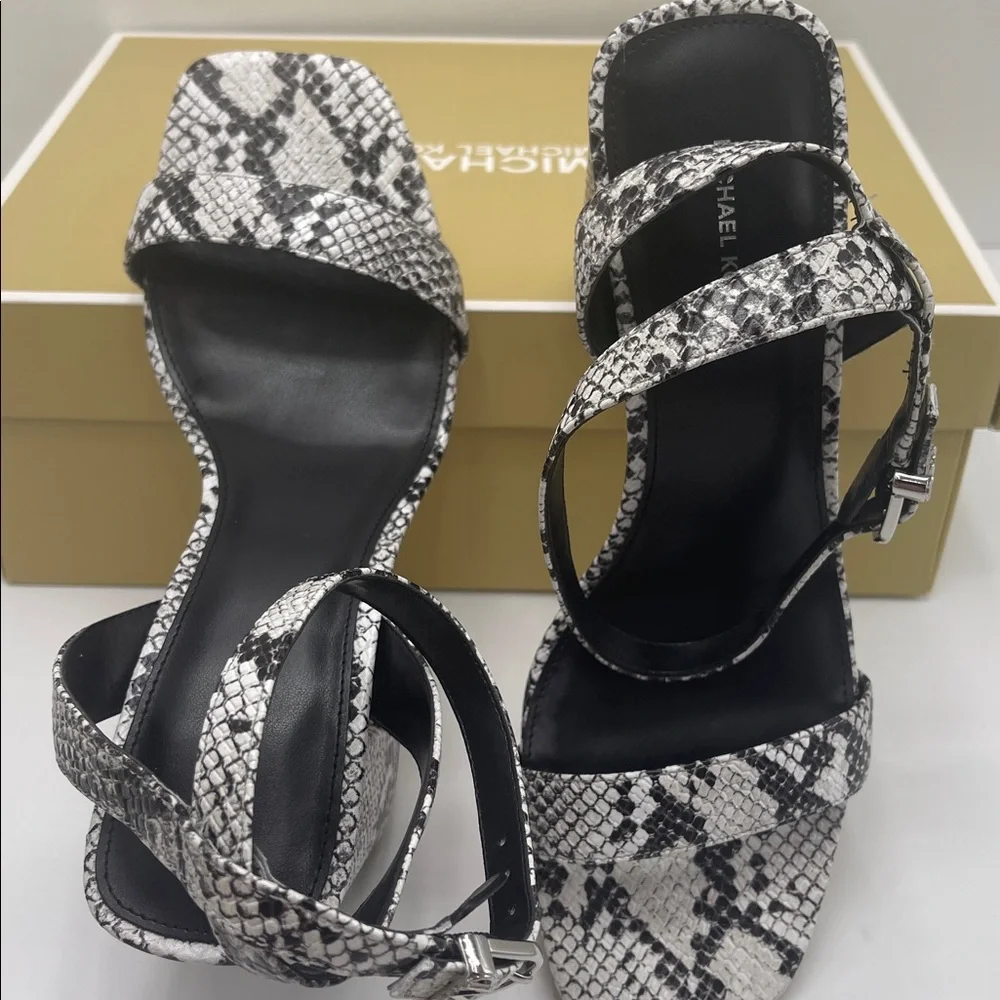 Michael Kors MERRIAM BLOCK HEEL
LEATHER
40S5MMHS1E Aluminum High Heels Snakeskin - Picture 12 of 16